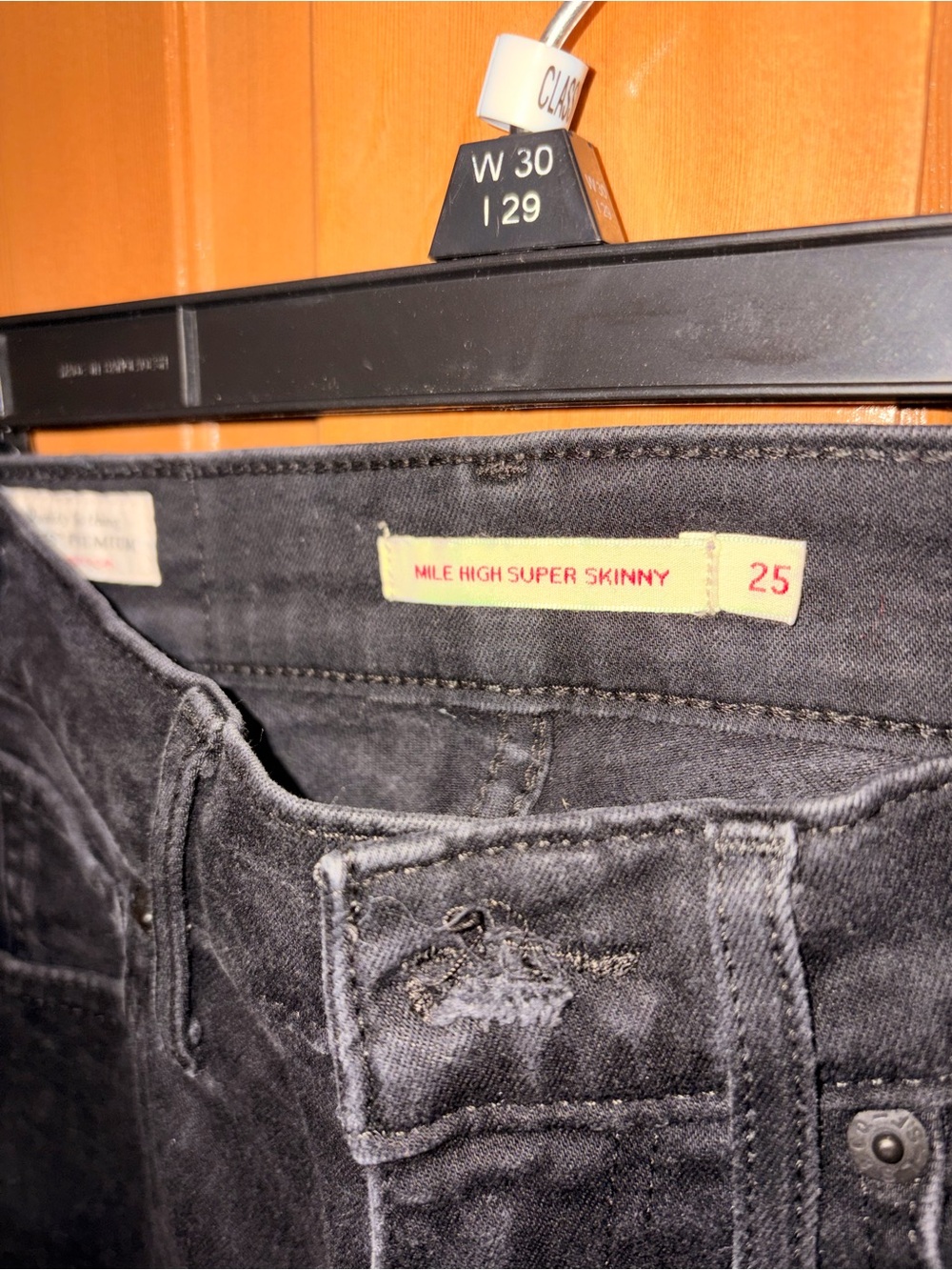 Levi’s Mile High Black Skinny Jeans - Picture 4 of 6